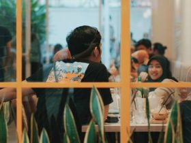 ilustrasi nongkrong di cafe
