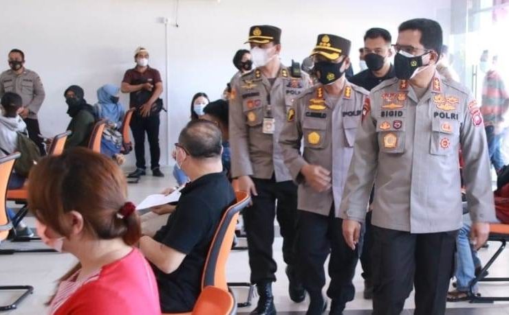 Vaksinasi Massal 30 Ribu Warga Kalbar Dalam Sehari