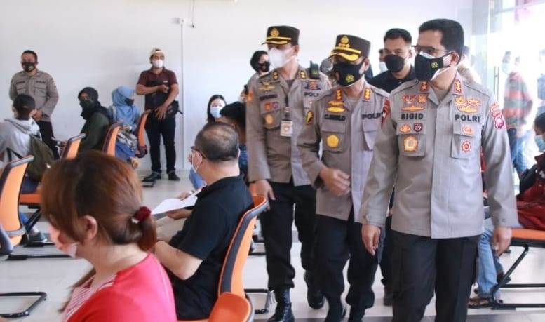 Vaksinasi Massal 30 Ribu Warga Kalbar Dalam Sehari