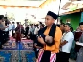 Tradisi Gunting Rabut Bayi dan Makan Saprahan