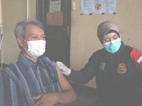 Polda Kalbar Berikan Vaksinasi COVID-19 untuk Keluarga Polri