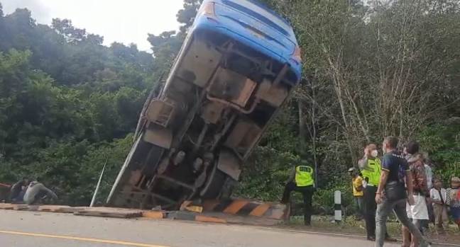 Bus Terjun ke Jurang di Desa Kalis Raya, Sopir Luka Ringan