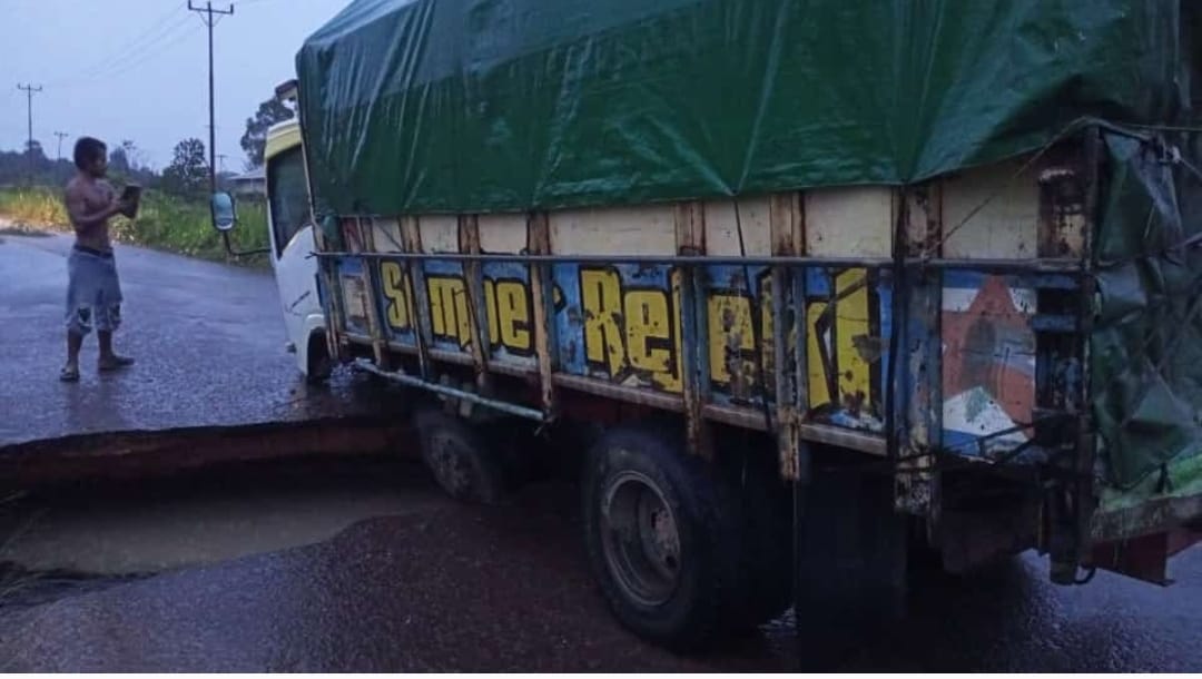 Jembatan Putus, Jalan Menuju Kendawangan Lumpuh