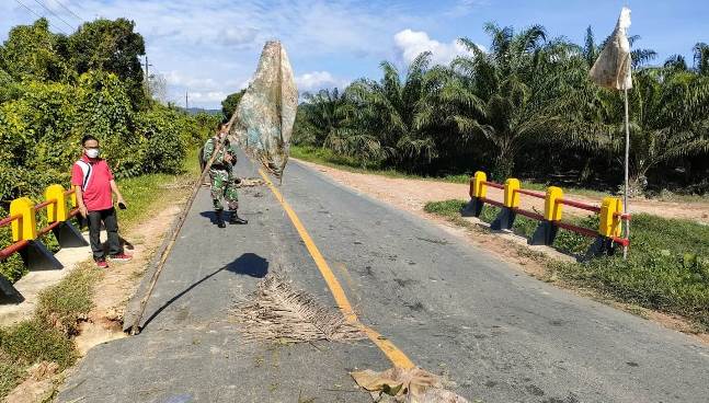 Rawan Longsor, Jembatan Penghubung Menjalin-Bengkayang