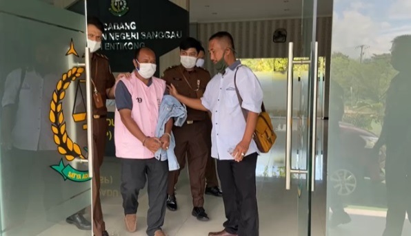 aparat tahann mantan kades pengadang