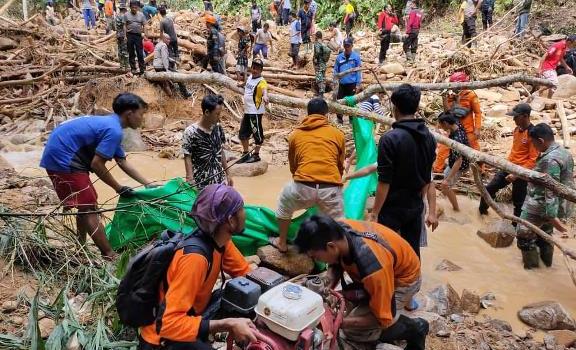 Kisah Tragis Korban Longsor di Kayong Utara Saat Menunggu Durian