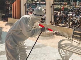 Brimob Ketapang Semprot Disinfektan di Ruang Publik dan Pemukiman