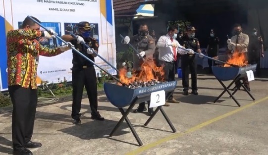 Ketapang Musnahkan Satu Juta Batang Rokok Ilegal Senilai Rp 500 Juta