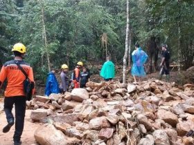 Longsor Saat Cari Durian di Desa Pampang, Satu Perempuan Tewas, Satu Hilang
