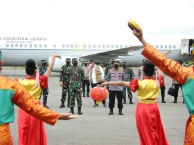 Panglima TNI dan Kapolri Tinjau Vaksinasi di Kalbar