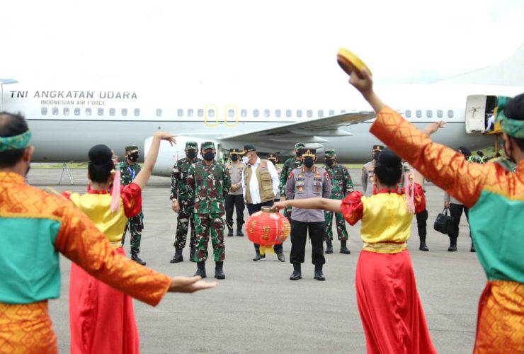 Panglima TNI dan Kapolri Tinjau Vaksinasi di Kalbar