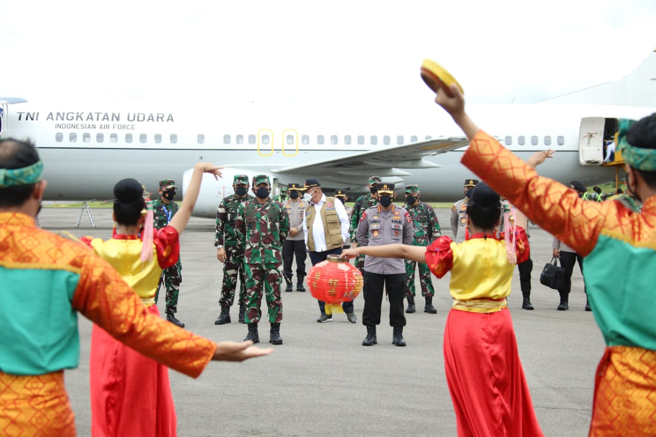 Panglima TNI dan Kapolri Tinjau Vaksinasi di Kalbar