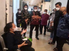 Pelayat Hibur Maria Magdalena, Istri Alm Sudiyanto di Rumah Duka Jakarta