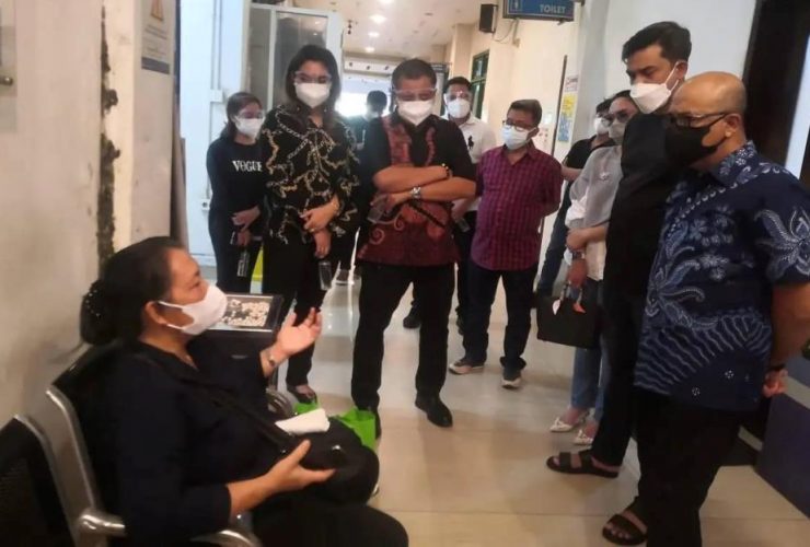 Pelayat Hibur Maria Magdalena, Istri Alm Sudiyanto di Rumah Duka Jakarta