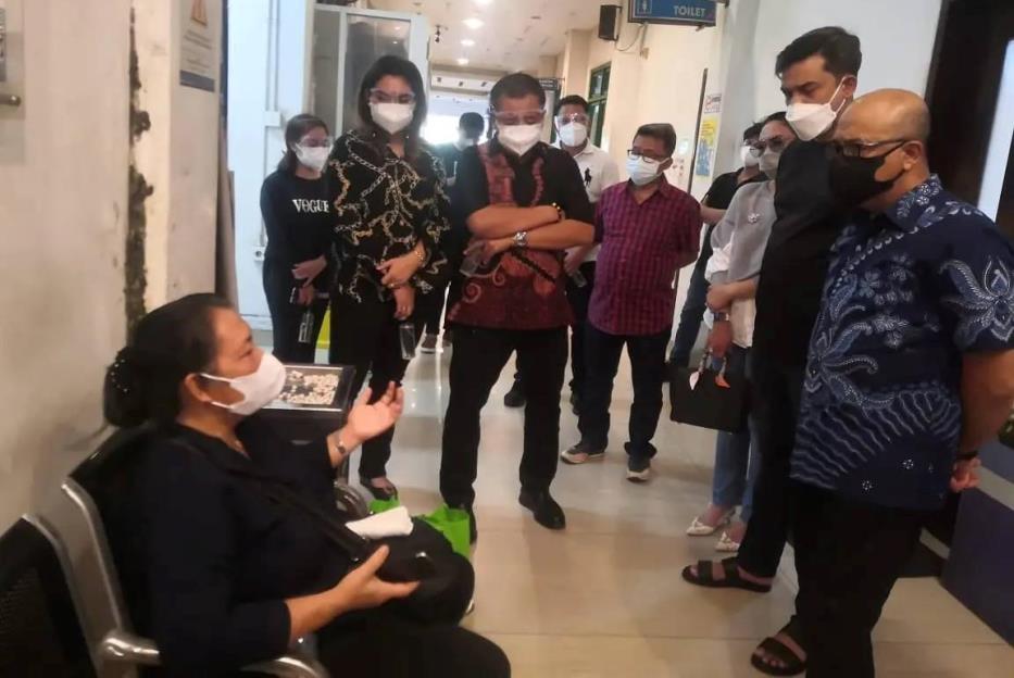 Pelayat Hibur Maria Magdalena, Istri Alm Sudiyanto di Rumah Duka Jakarta