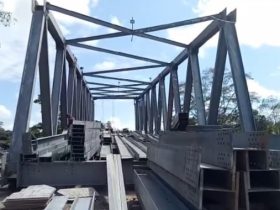 Sempat Mangkrak, Jembatan Melawi II Mulai Pasang Rangka Baja