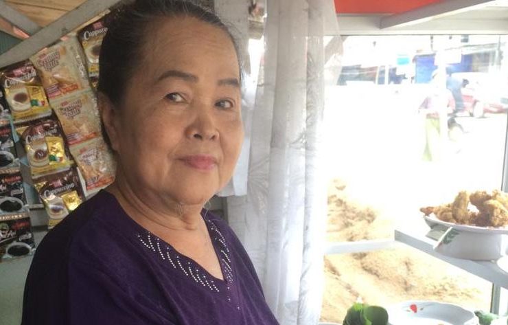 Kasihan dengan Pembeli, Ibu Asal Landak Bertahan dengan Warung Nasi di Pontianak
