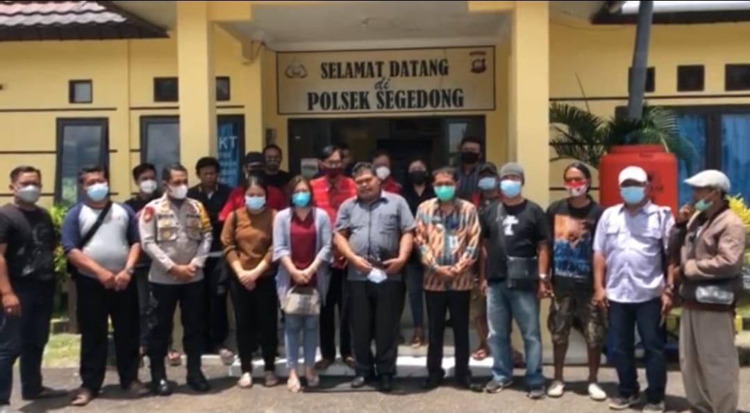 Ketua DAD mempawah dan rombongan di Mapolsek Segedong.