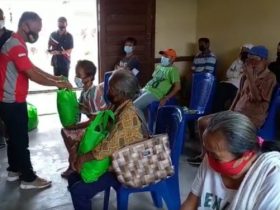 Serikat Petani Sawit Sanggau Bagikan 200 Paket Sembako