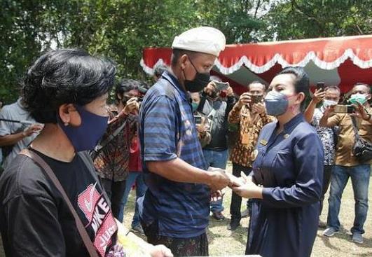 Duka Ayah di Pemakaman: Walau Berat Hati Kami...