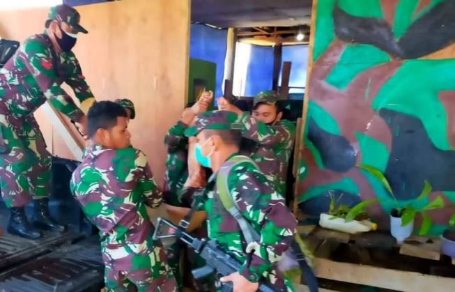 prajurit TNI diserang KKB di Papua Barat