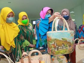 Pengrajin Kriya Pontianak Kombinasikan Sospeso Trasparente dengan Kearifan Lokal