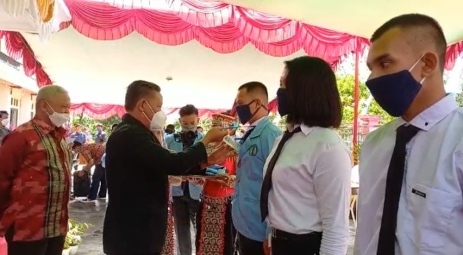 Sanggau Berikan Beasiswa 204 Mahasiswa