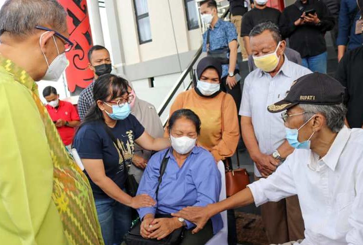 Jenazah Wabup Sintang Sudiyanto Tiba di Bandara Supadio