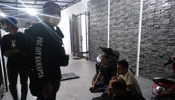 pesta sabu di rumah kos