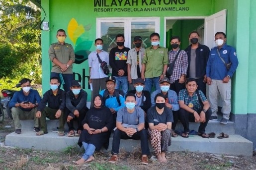 18 Warga Desa di Kayong Utara Belajar Patroli Hutan
