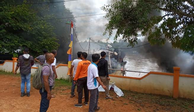 Selang Bensin Lepas, Ponton di Semitau Meledak
