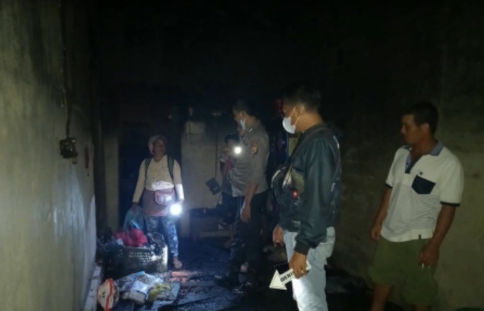 Rumah Hangus, Anak dan Bapak Luka Bakar di Dusun Tempak