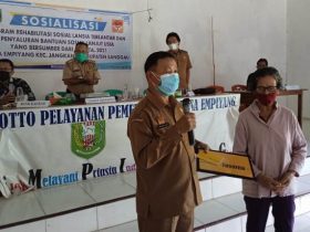 225 Lansia di Sanggau Terima Bansos Rp 2 Juta
