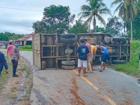 Becah Ban, Truk Terguling di Dusun Ganye