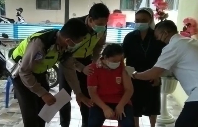 Melawi Berikan Vaksinasi Penyandang Disabilitas SLB Bhakti Luhur