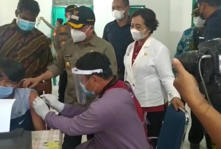 250 Pekerja Sawit di Sambas Ikuti Vaksinasi