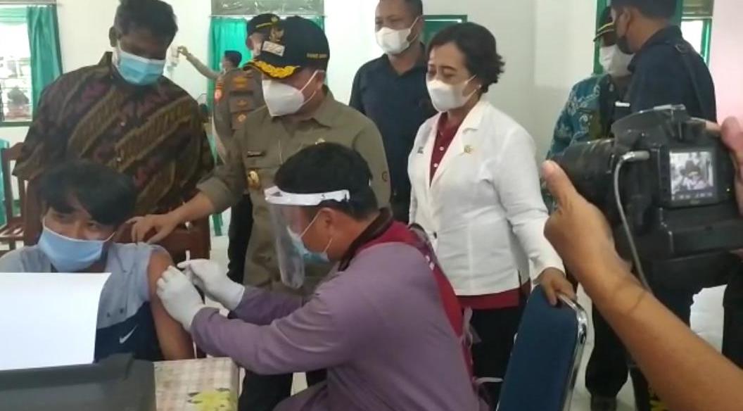 250 Pekerja Sawit di Sambas Ikuti Vaksinasi