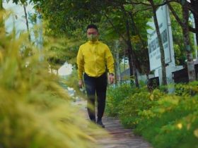 Wali Kota Jalan Kaki ke Kantor, Susuri Trotoar Sambil Sapa Tukang Sapu