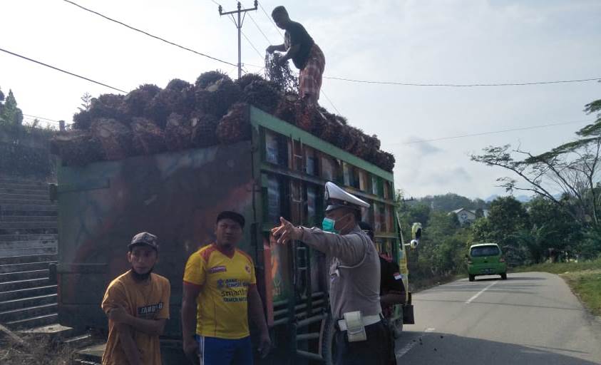 Angkut Sawit Wajib Pasang Jaring