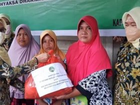 100 Warga Terdampak Banjir Teluk Barak Terima Sembako