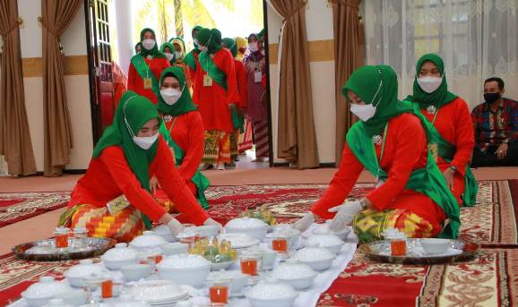 Saprahan, Tradisi Makan Bersama Komunitas Melayu