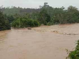 Banjir Bandang Robohkan Jembatan Gantung di Nanga Keremoi
