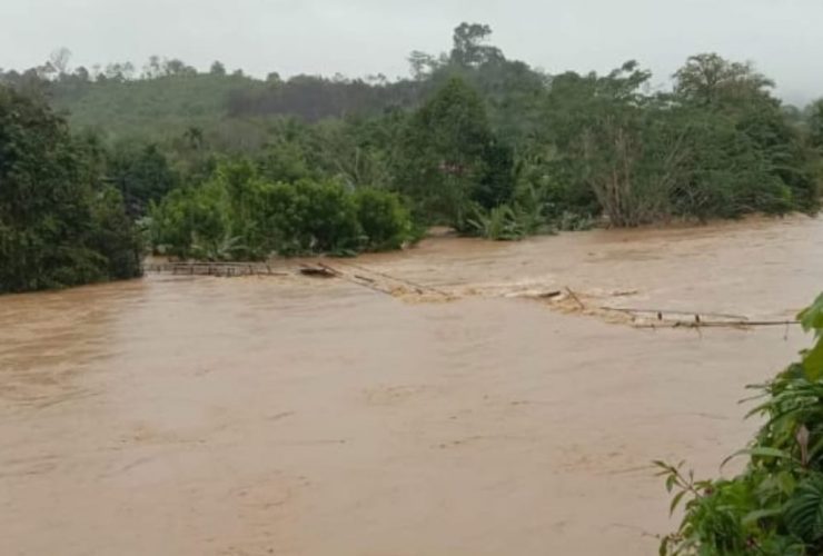 Banjir Bandang Robohkan Jembatan Gantung di Nanga Keremoi