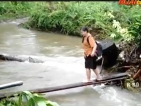 jembatan rusak karena banjir_ruai.tv