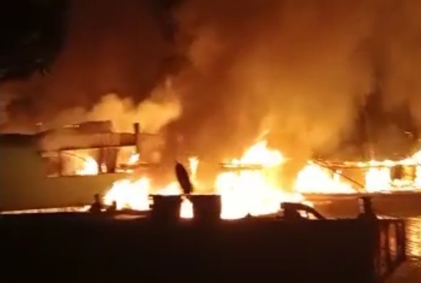 3 Kapal Ludes Saat Kebakaran Dermaga Suka Bangun