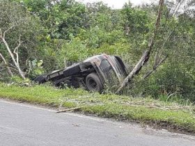 Sopir Ngantuk, Minibus Masuk Parit di Desa Korek
