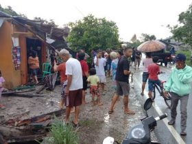 rumah ditabrak truk kosong_ruai.tv