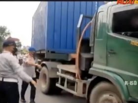 razia truk kontainer di Pontianak_ruai.tv