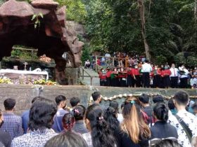 Gua Maria Anjongan, Peziarah Ikuti Penutupan Bulan Rosario