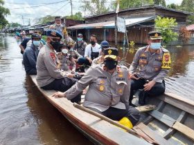 Wakapolda Kalbar tinjau banjir_ruai.tv